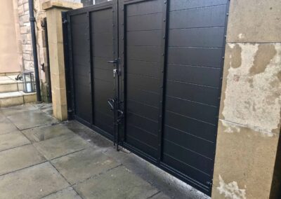 Aluminium manual driveway gates with matching side panels installed Linlithgow