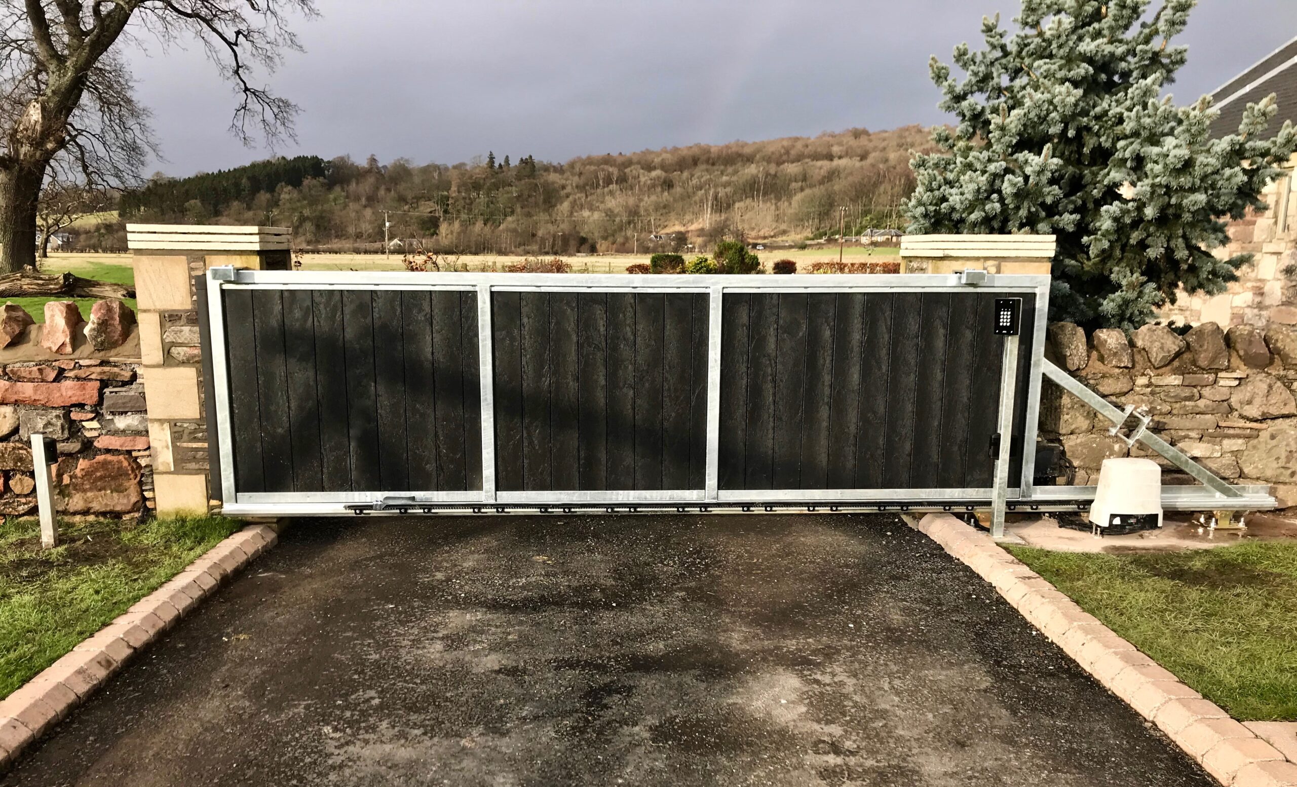 Composte Gate Composite Gates Scotland | Bespoke Driveway Gates