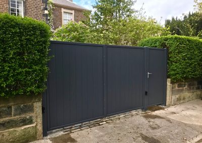 Automatic Aluminium Driveway Gates Installed in Edinburgh