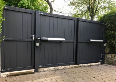 Automatic Aluminium Driveway Gates Installed in Edinburgh