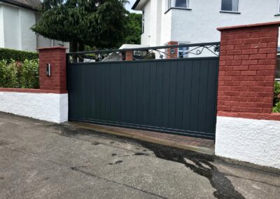 Automatic Aluminium Cantilever Sliding Gate installed in Edinburgh