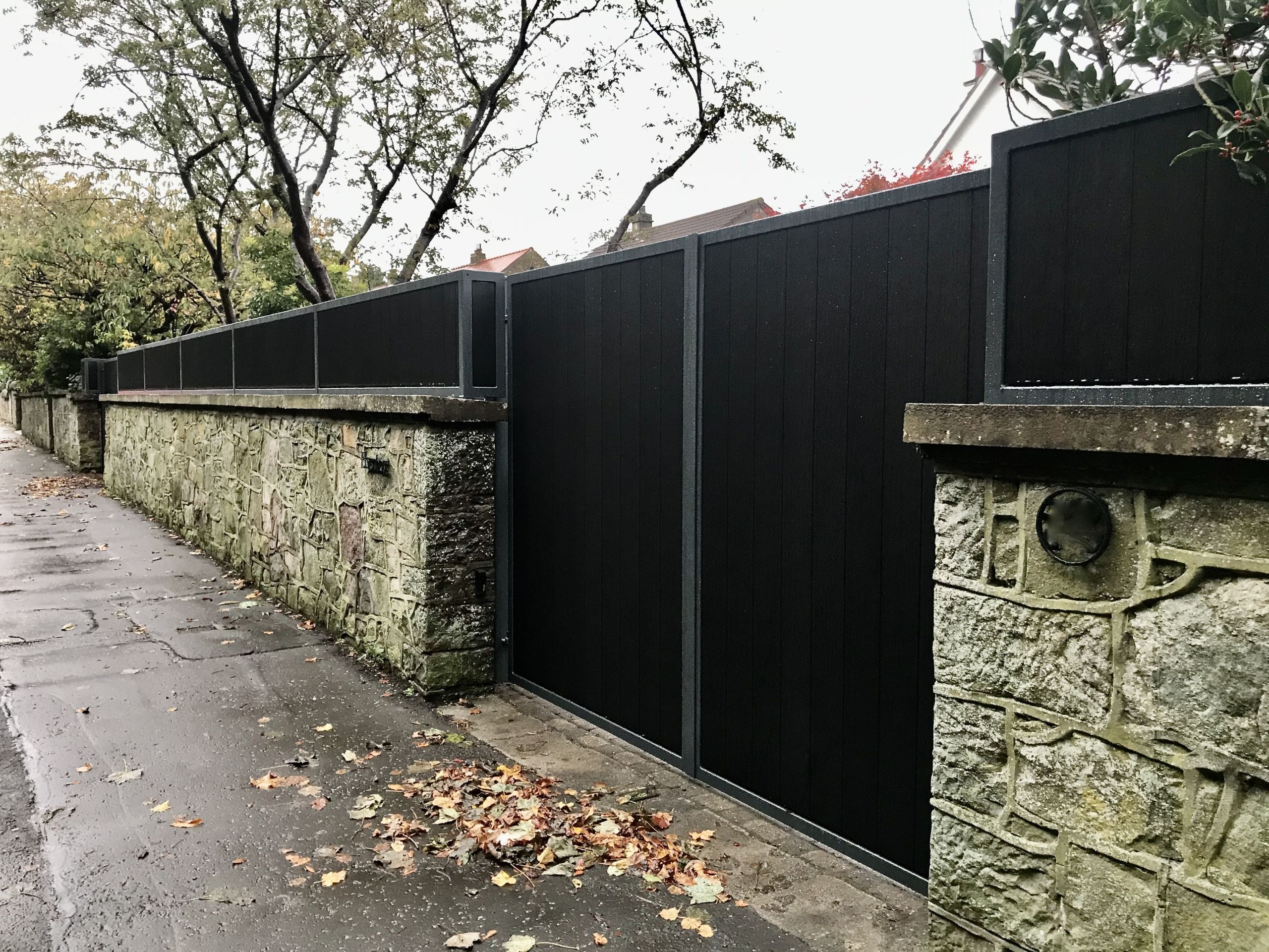 AES (SCOTLAND) LTD recently installed automatic and manual composite driveway gates with matching wall top panels Edinburgh.