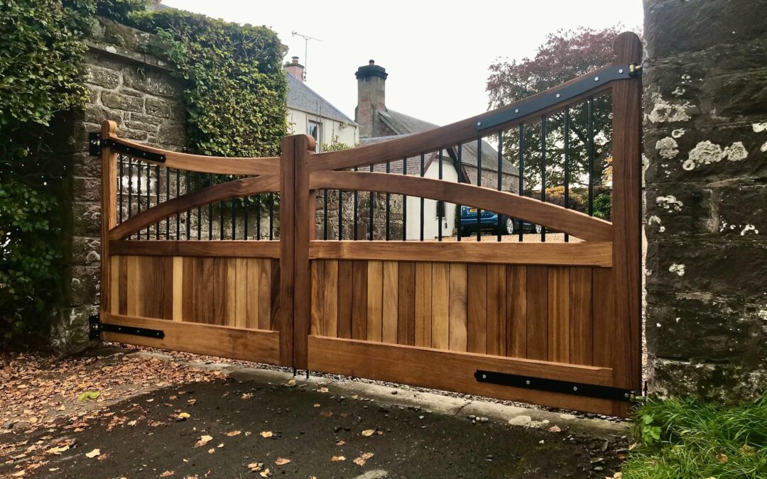 New Manual Wooden Driveway Gates Stirlingshire