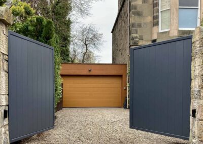 AES (SCOTLAND) LTD recently installed automatic aluminium driveway gates in Edinburgh.