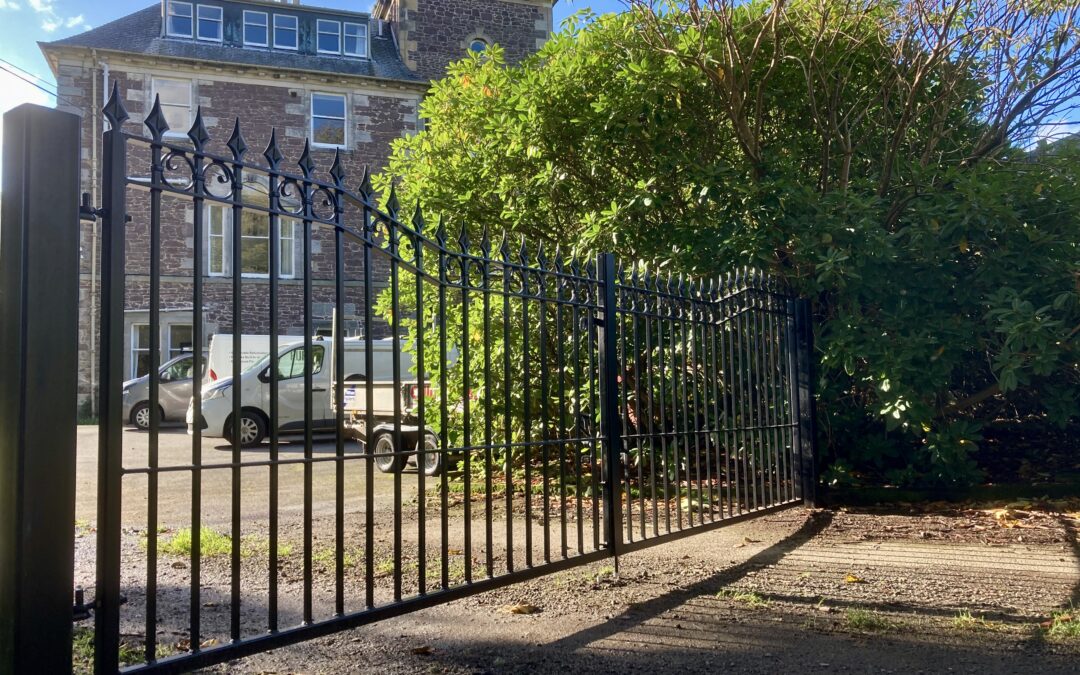 New Manual Driveway Gates