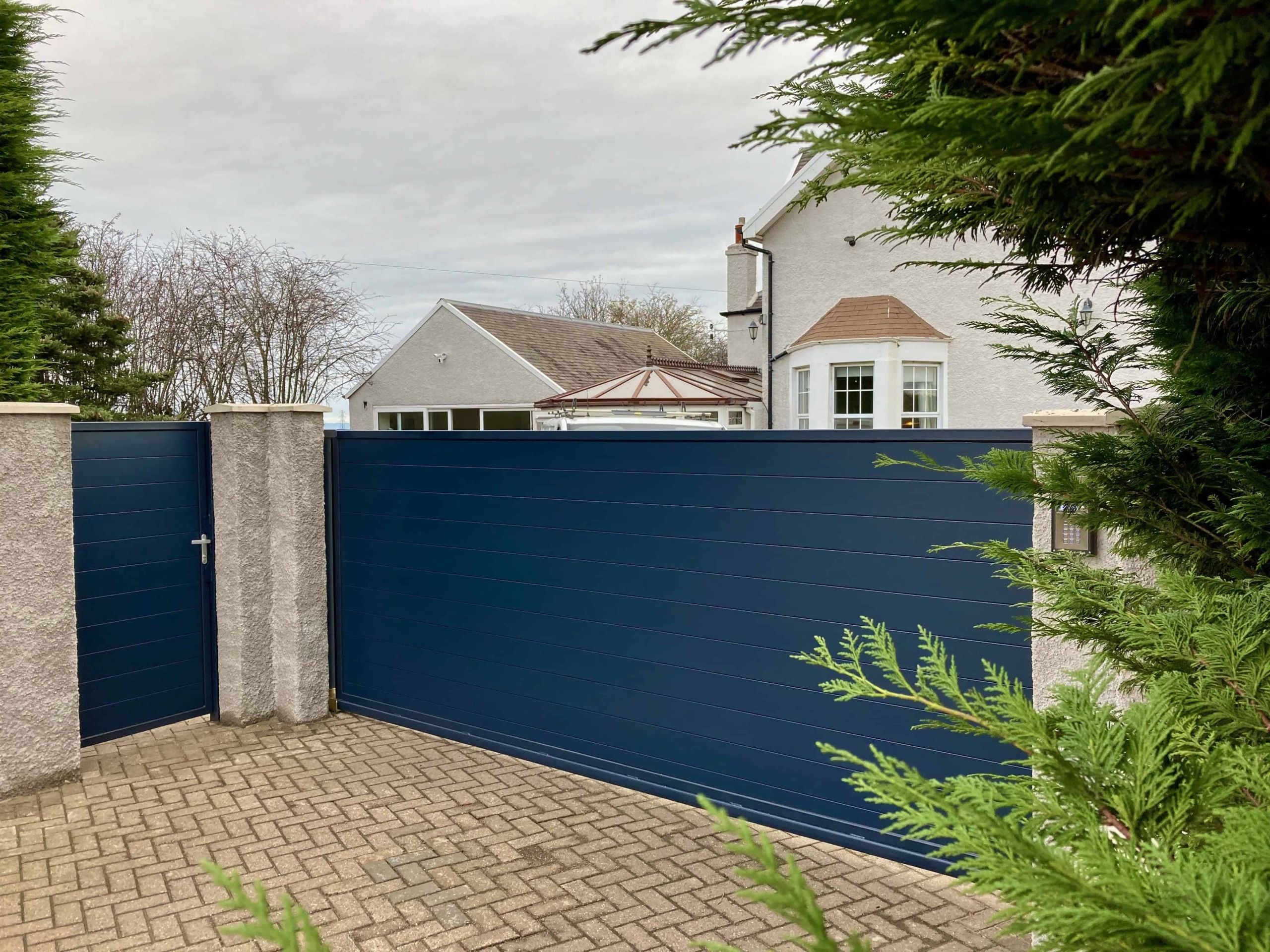 AES (SCOTLAND) LTD recently installed aluminium cantilever sliding gate Edinburgh