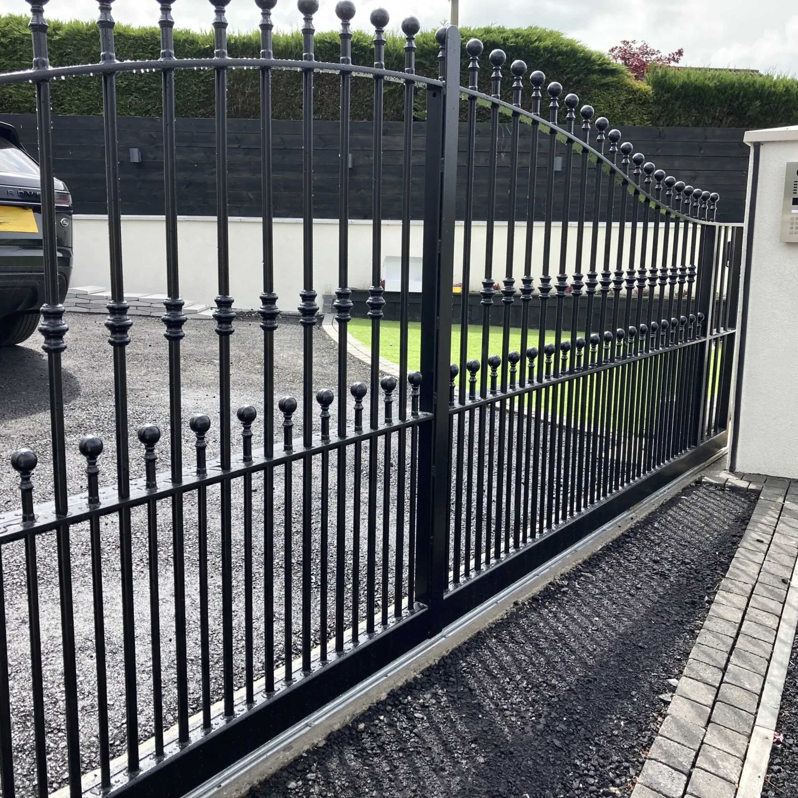 Repair of an electric sliding gate system in Edinburgh