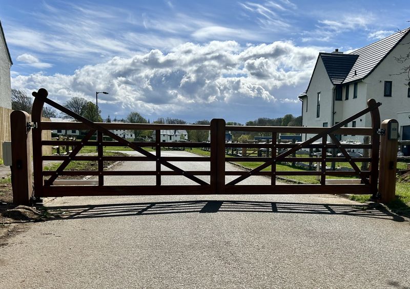 Premium Electric Wooden 5-bar Estate Gates Installed in Edinburgh