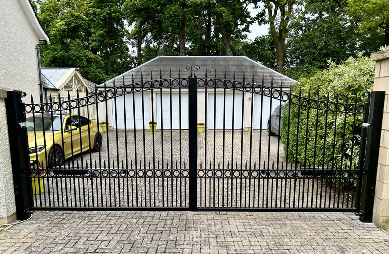 Bespoke Automatic Metal Driveway Gates in Craiglockhart, Edinburgh