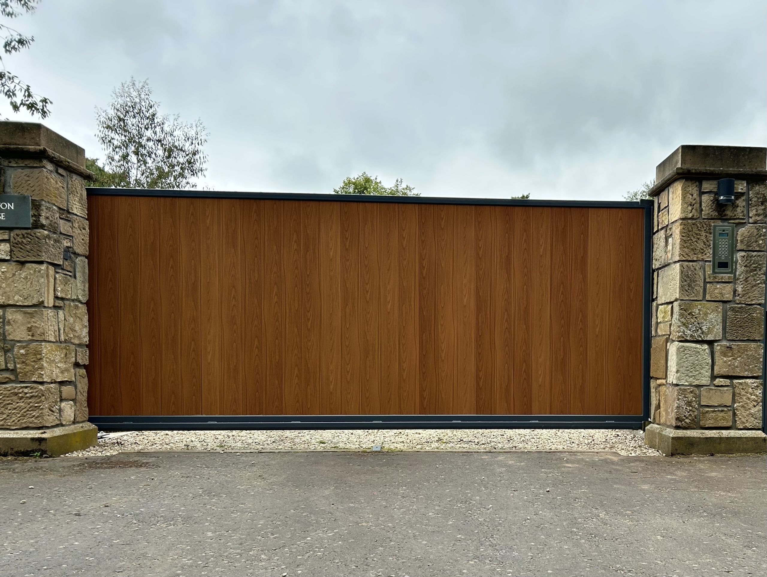electric-metal-framed-aluminium-infill-gate-ladybank Electric Cantilever Sliding Gate installed in Ladybank, Fife
