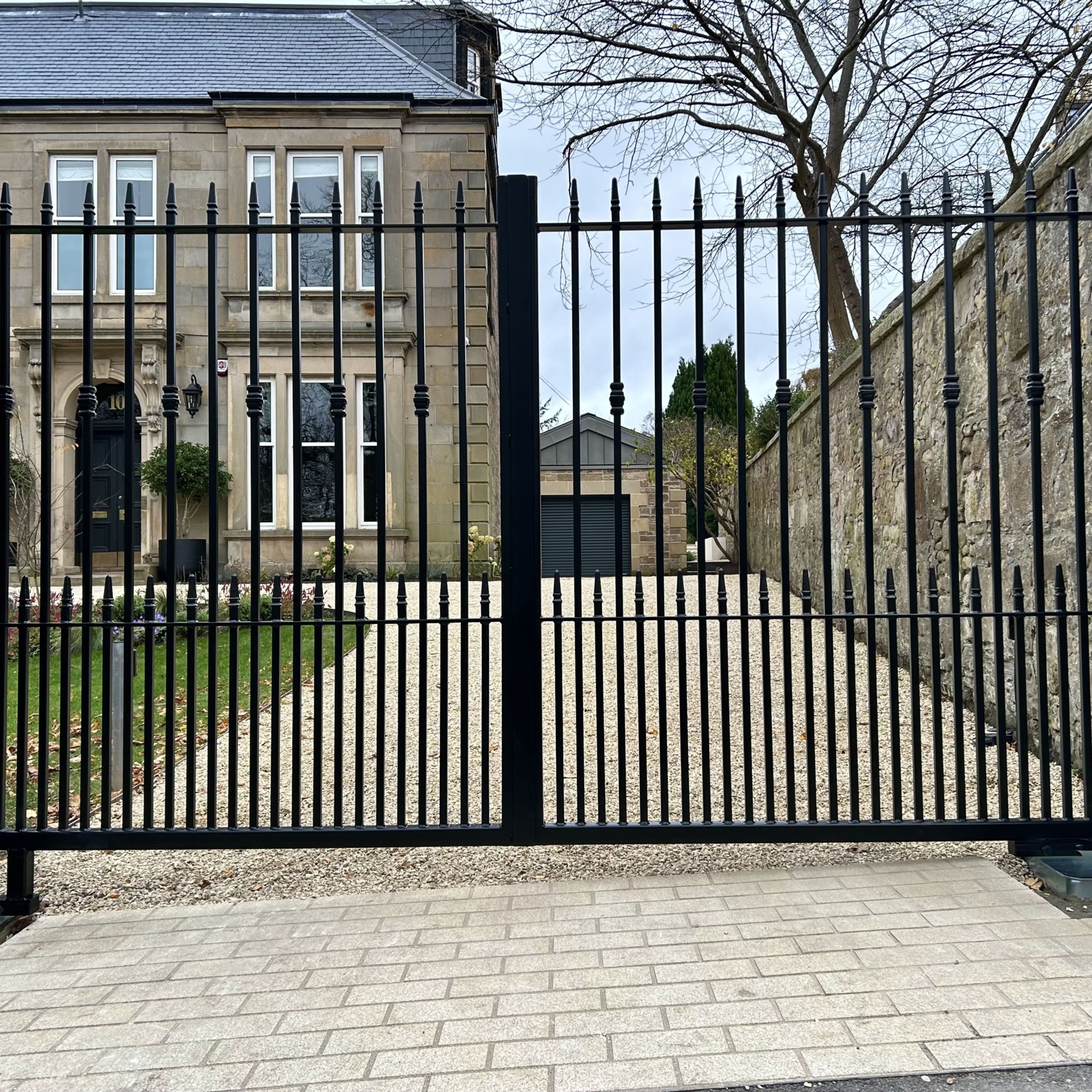Electric metal swing gates installed in Edinburgh
